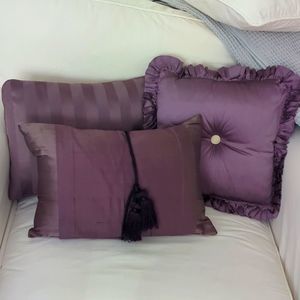 Throw pillows (3) Set